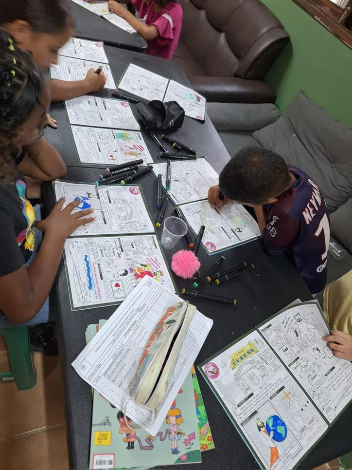 Voluntários de diferentes denominações religiosas dedicam conhecimento, solidariedade e tempo