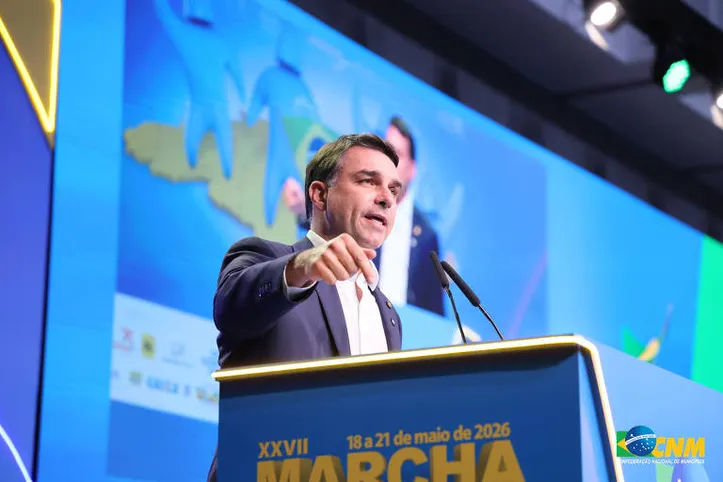 Flávio irá aos EUA na próxima semana para encontro com Trump