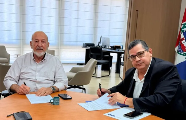 Presidente da FIEA, JOSÉ CARLOS LYRA DE ANDRADE, e o diretor-presidente da Fapeal, JOÃO VICENTE LIMA, assinaram ontem contrato que oficializou o Hub SENAI na aceleração do Programa Centelha 3, com inscrições abertas até 17 de julho para a Fase 1