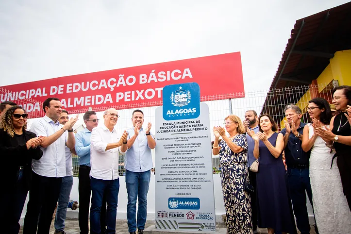 Imagem ilustrativa da imagem Governo de Alagoas entrega 30ª Escola do Coração e 37 ruas pavimentadas em Penedo