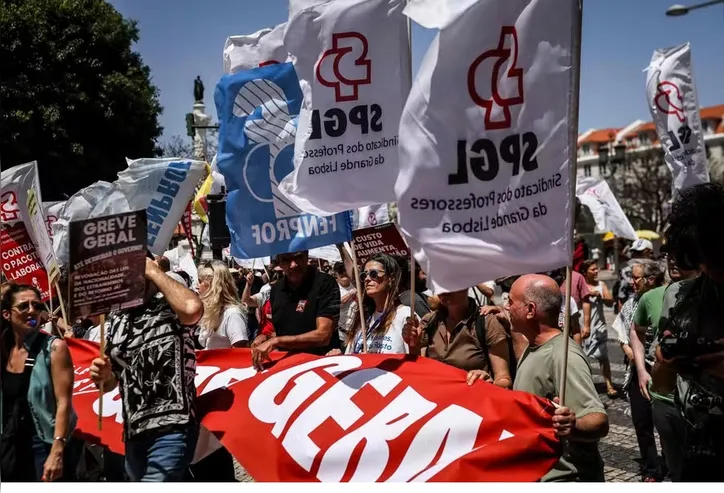 Imagem ilustrativa da imagem Greve geral provoca cancelamento de mais de 340 voos em Portugal