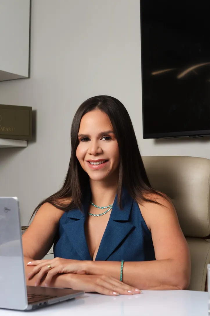 Médica LUANA BONAPARTE alerta para a importância da campanha Junho Roxo, dedicado à conscientização sobre o lipedema, doença crônica que atinge milhões de pessoas em todo o mundo