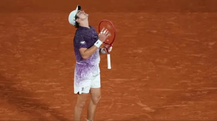 João Fonseca venceu Casper Ruud nas oitavas de Roland Garros