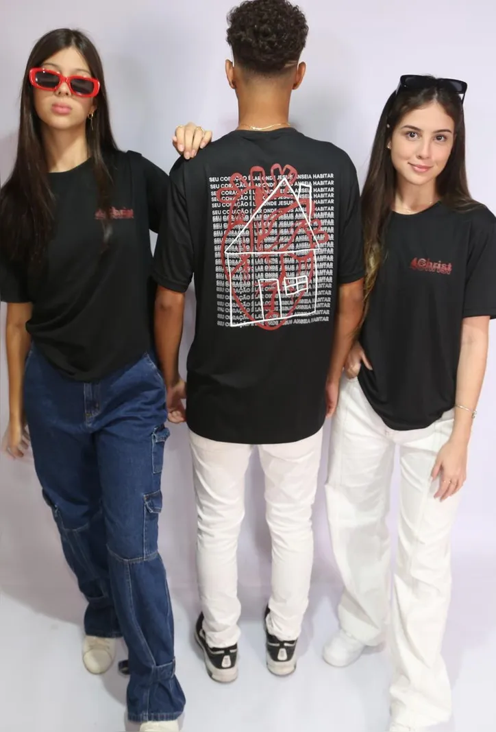 Camisetas com mensagens cristãs têm agradado aos mais jovens