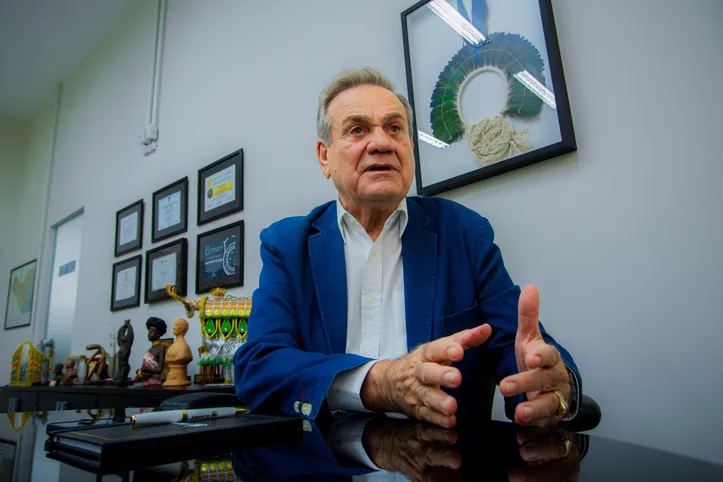 Lessa destacou sua experiência política e a renovação de JHC