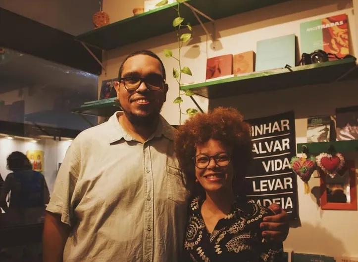 Fundadores da Livraria Novo Jardim apontam ausência de políticas públicas, precarização do trabalho cultural e falta de um sistema literário estruturado como entraves para a sustentabilidade do setor