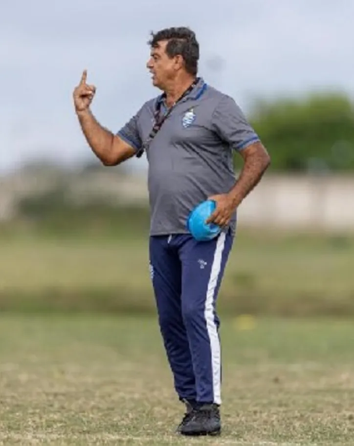 Moacir Júnior continua como treinador do CSA na Série D
