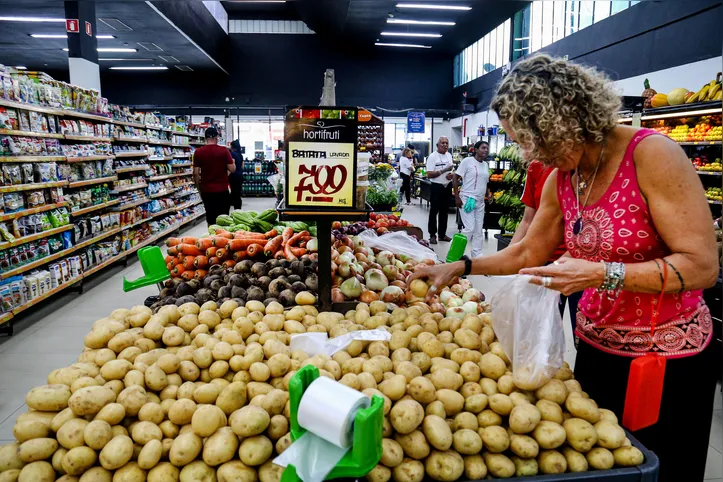 Valor da cesta básica subiu em todas as capitais brasileiras