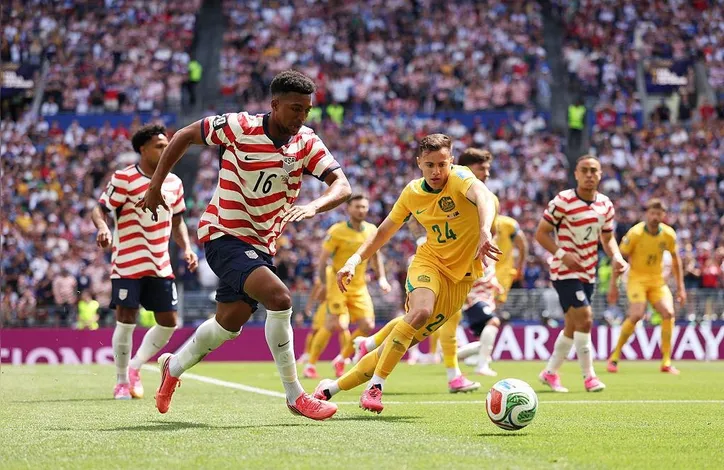 Momento do jogo dos EUA com a Austrália, pela 2ª rodada