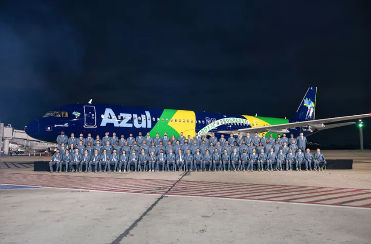 Delegação da Seleção Brasileira antes de embarcar no avião