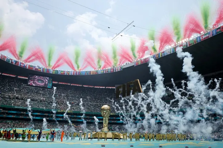 Estádio Azteca, no México, durante a festa de abertura da Copa