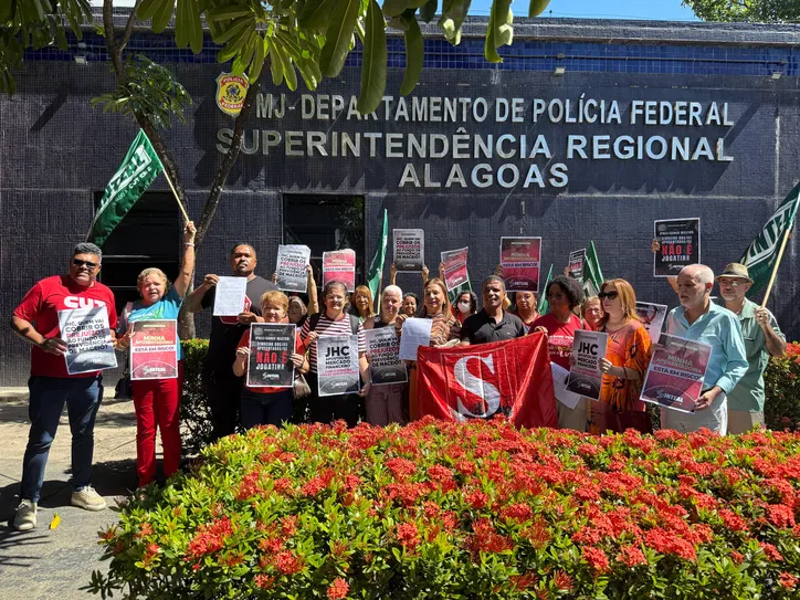 Representantes de sindicatos dos servidores municipais estiveram ontem na superintendência da Polícia Federal