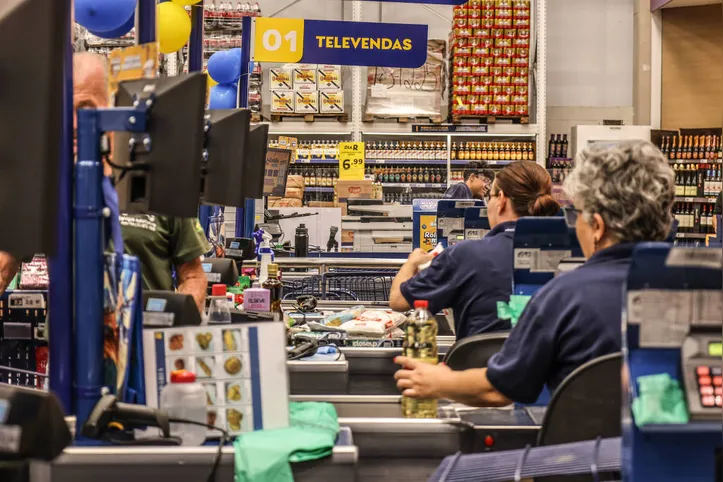 Em todo o País, as vendas no comércio recuaram 1,5% em abril