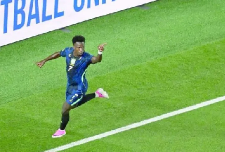 Após construir os dois primeiros gols, Vini Jr. marcou o seu, o terceiro da Seleção Brasileira: 3 a 0