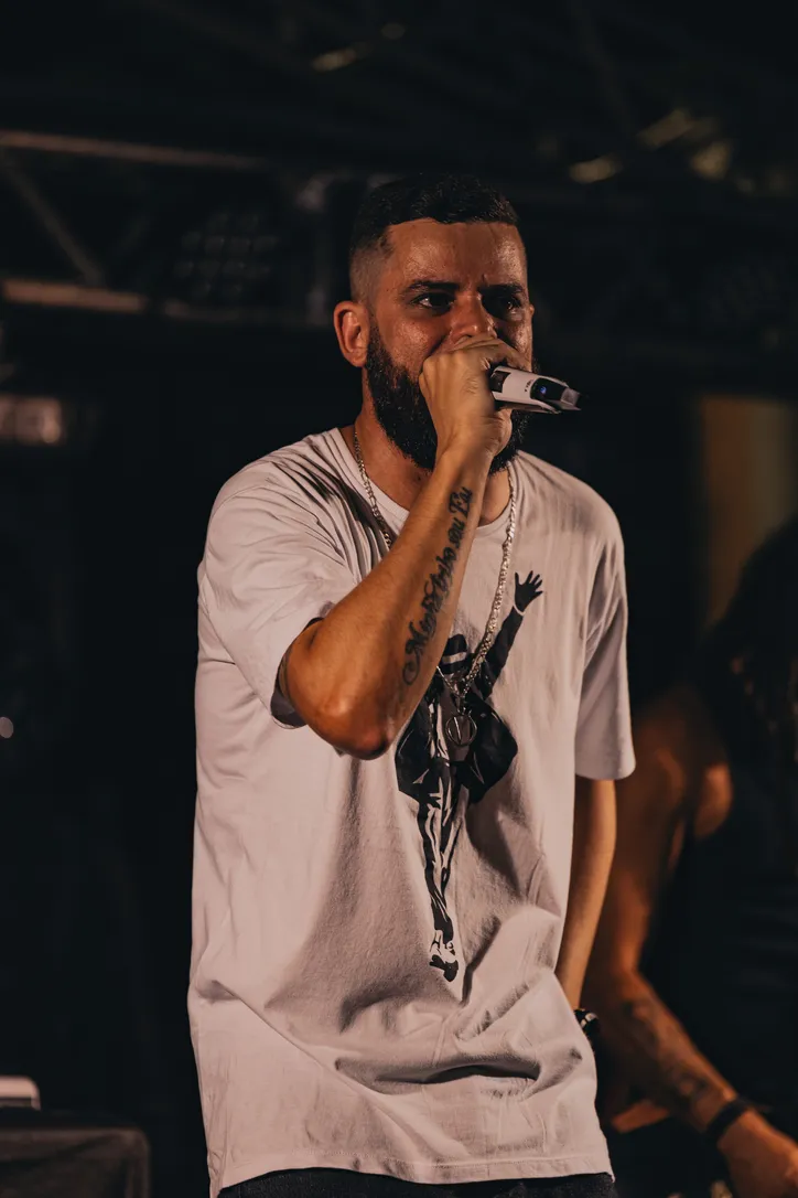 Nova obra de Vitor Pirralho é composta exclusivamente por refrãos, trechos e esboços de canções