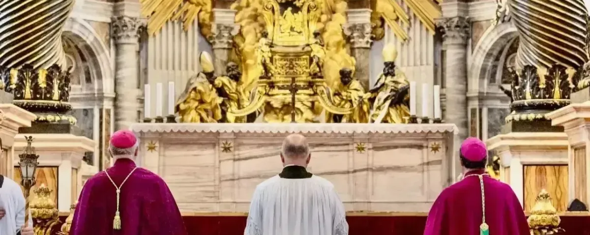 Vaticano excomunga bispos e membros de grupo católico