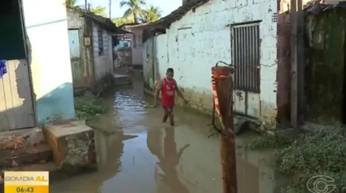 Chuvas deixam famílias desalojadas e interditam trecho da BR-416 em Colônia Leopoldina - Imagem