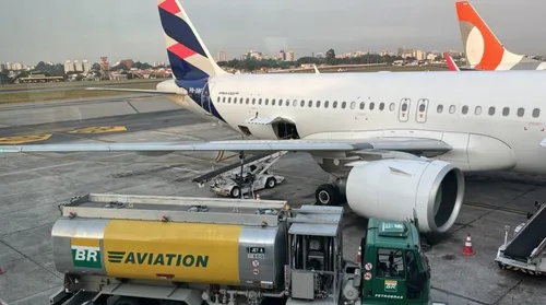 Com alívio da guerra, Petrobras reduz preço do querosene de aviação - Imagem