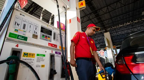 Governo federal começa a retirar subsídio à gasolina na próxima semana - Imagem