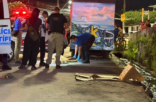 Corpo de mulher é achado dentro de saco na Avenida Juca Sampaio, no Jacintinho