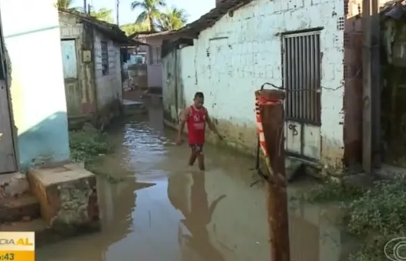 Chuvas deixam famílias desalojadas e interditam trecho da BR-416 em Colônia Leopoldina