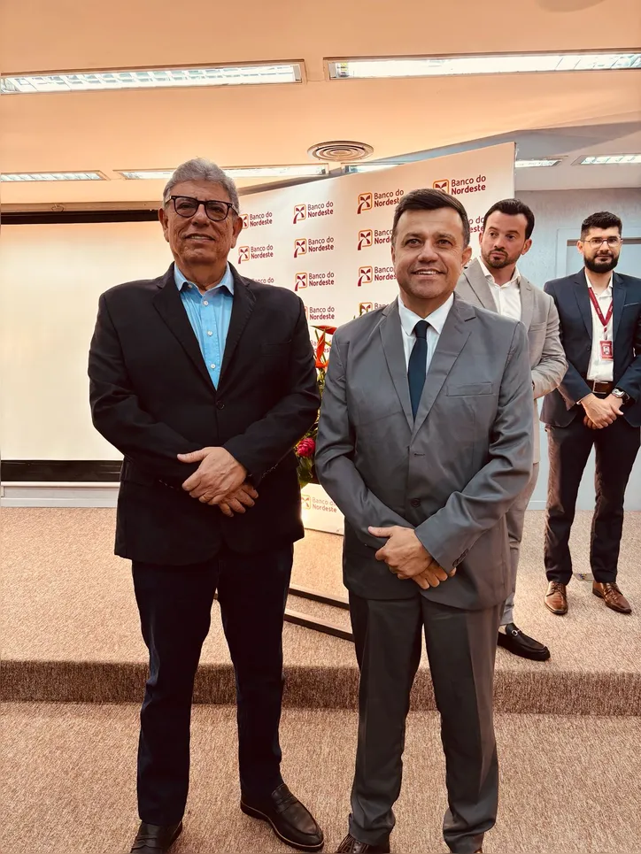 O presidente da Ademi-AL, OSMAN RAMIRES, prestigiou nessa sexta-feira (26) a posse de TOMÉ FRANCISCO NETO como novo superintendente do Banco do Nordeste em Alagoas