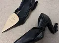 Scarpin viraliza com releitura irreverente
