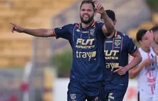 Alan James treina pela primeira vez no CSA