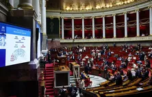 França proíbe acesso de menores de 15 anos às redes sociais