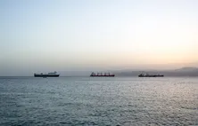 Irã orienta grupo Houthi a fechar rota do Mar Vermelho