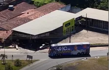 JHC ironiza críticas a ônibus de campanha após ação do MDB na Justiça