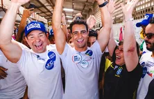 Lucas Barbosa e Célia Rocha participam de caminhada com JHC no interior
