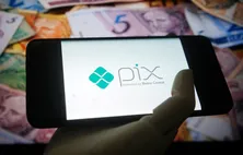 Popularização do Pix alerta pais sobre ensino de educação financeira aos filhos