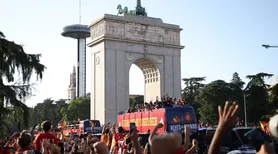 Espanha é recebida por multidão em Madri, após título da Copa
