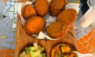Aki Perto: petiscos caprichados e um dos melhores cordeiros guisados