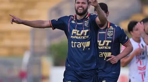 Alan James treina pela primeira vez no CSA - Imagem