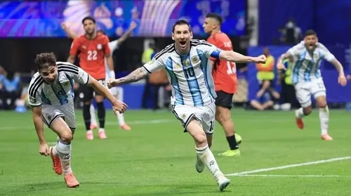 Argentina vira sobre Egito no fim e avança às quartas de final - Imagem