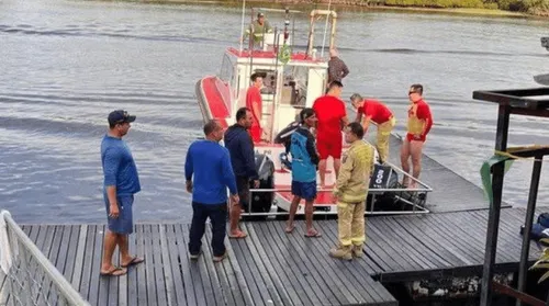 Embarcação com 19 pessoas naufraga e deixa um morto e sete feridos no Paraná - Imagem