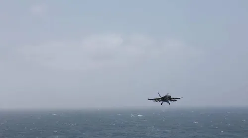 EUA bombardeiam novos alvos iranianos em Ormuz - Imagem