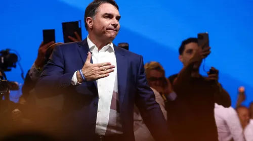 Flávio aciona STF contra Lula por fala sobre ‘enforcar traidores’ - Imagem