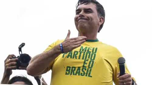 Flávio inicia corrida ao Planalto com ato e discurso de Jair Bolsonaro - Imagem