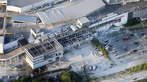 Japão: terremoto derruba shopping e provoca mortes - Imagem