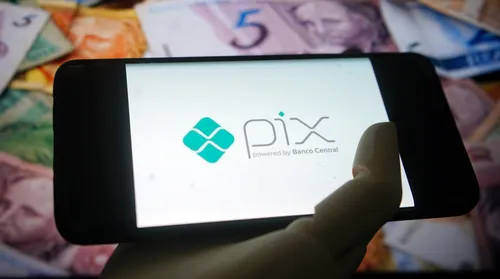 Popularização do Pix alerta pais sobre ensino de educação financeira aos filhos - Imagem