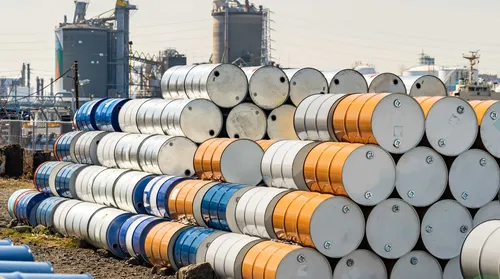 Preço do petróleo dispara mais de 8% e supera US$ 80 - Imagem