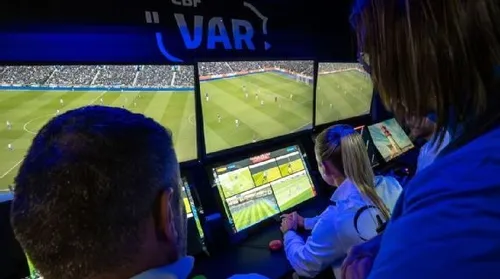 Regras do futebol testadas na Copa serão usadas no Brasil - Imagem