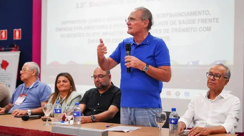 Renan Calheiros e Dr. Wanderley destacam papel do SUS em fórum de saúde em Maceió - Imagem
