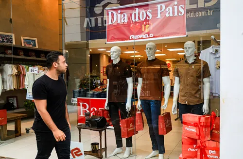 Dia dos Pais deve injetar R$ 37,5 mi na economia de Maceió, estima Fecomércio