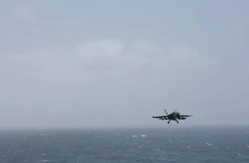 EUA bombardeiam novos alvos iranianos em Ormuz