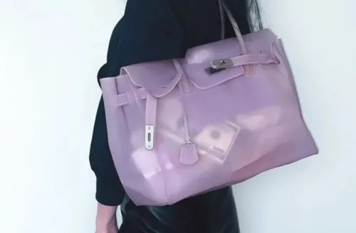 Jelly Firkin: a "Birkin" de plástico que virou febre