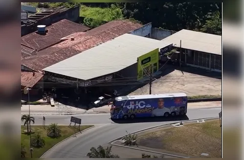 JHC ironiza críticas a ônibus de campanha após ação do MDB na Justiça